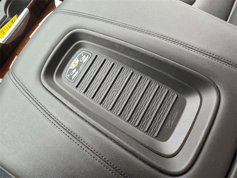 Used 2020 Cadillac Escalade Luxury image 36