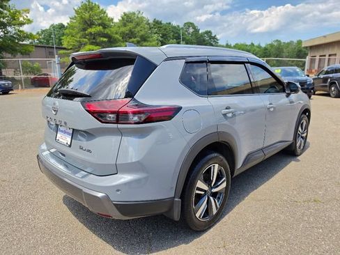 Used 2024 Nissan Rogue SL AWD/4WD image 5