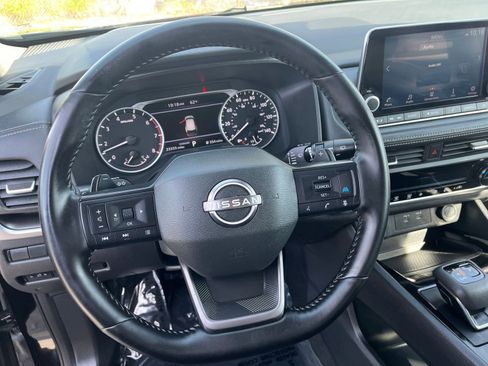 Used 2025 Nissan Rogue SV image 29