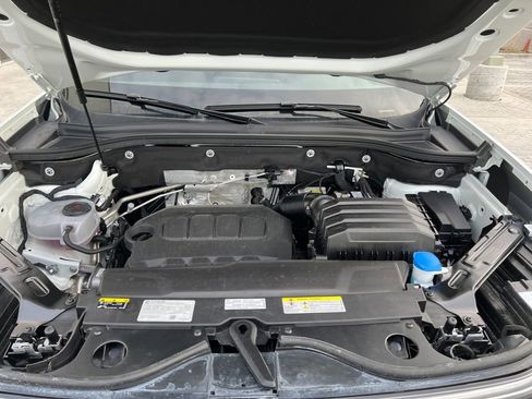 Certified 2025 Volkswagen Atlas Cross Sport SE image 23