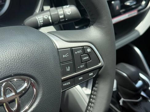 New 2026 Toyota Highlander XLE AWD/4WD image 14