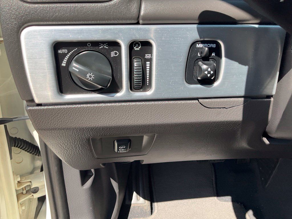 Used 2002 Ford Thunderbird RWD image 8