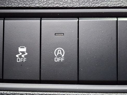 Certified 2025 Kia Soul LX w/ LX Technology Package FWD image 24