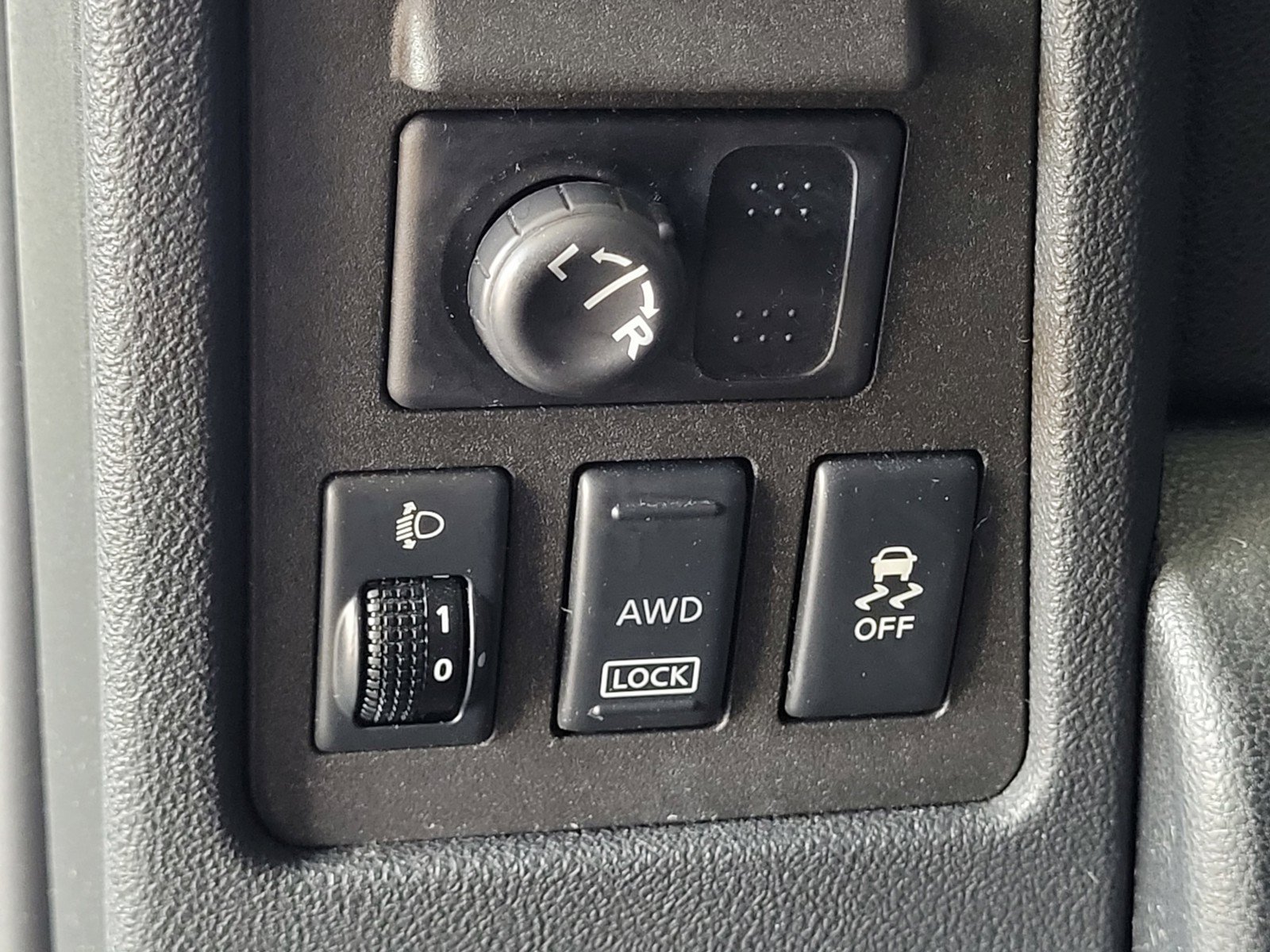 Used 2012 Nissan Rogue SL AWD/4WD image 8