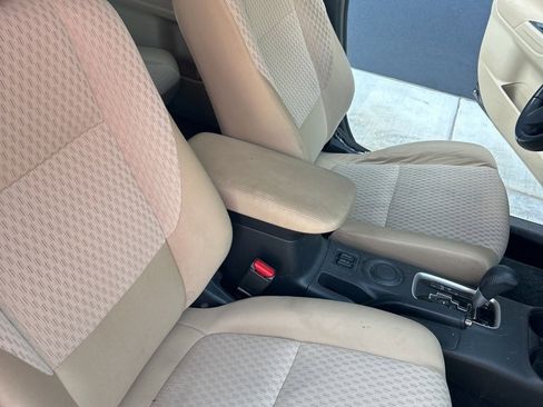 Used 2014 Mitsubishi Outlander SE image 16