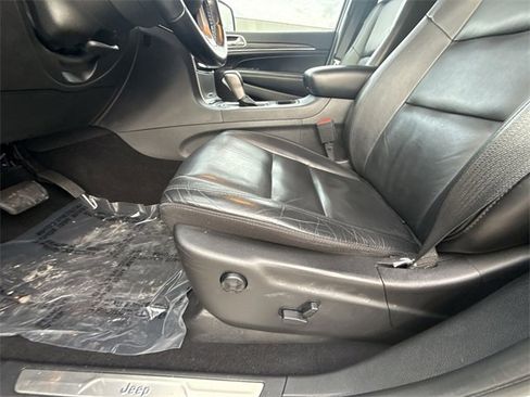 Used 2020 Jeep Grand Cherokee Limited image 12