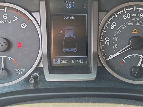 Used 2018 Toyota Tacoma Limited AWD/4WD image 21