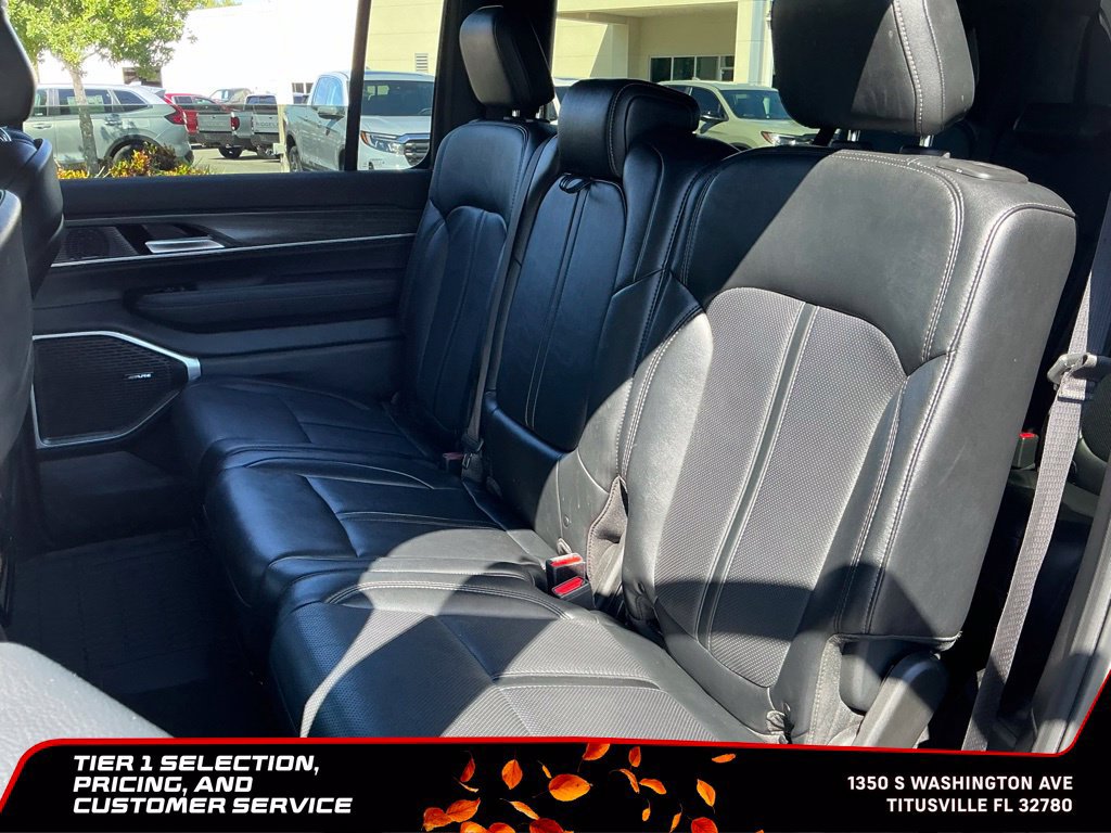 Used 2024 Jeep Wagoneer L Series II w/ Flexible Seating Group RWD image 23