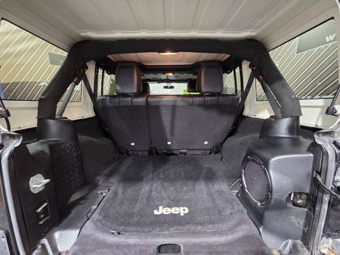 Used 2012 Jeep Wrangler Unlimited Rubicon w/ Dual Top Group AWD/4WD image 30