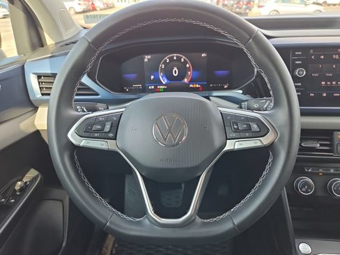 Used 2022 Volkswagen Taos SE FWD image 19