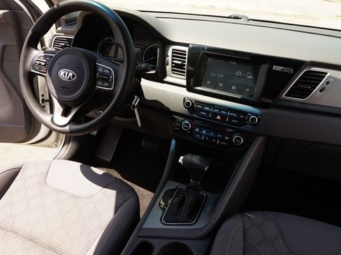 Used 2017 Kia Niro FE FWD image 20