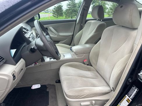 Used 2010 Toyota Camry LE FWD image 15