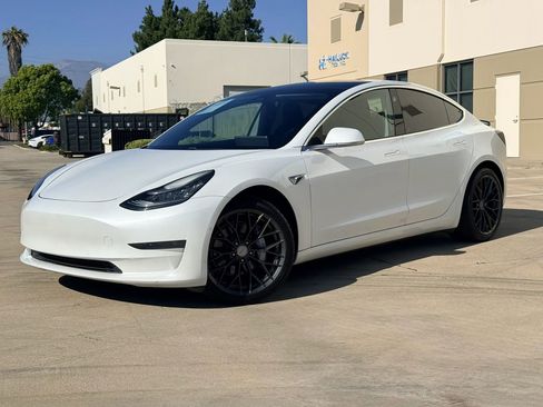 Used 2019 Tesla Model 3 Standard Range Plus RWD image 1