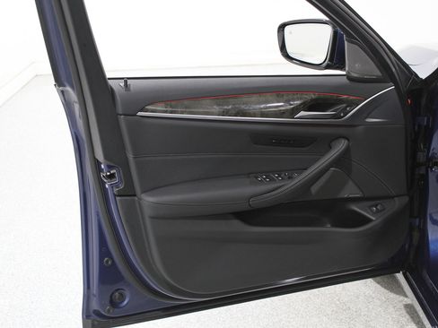 Certified 2023 BMW 530i xDrive w/ Premium Package image 4