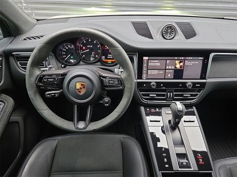 Used 2023 Porsche Macan GTS image 8