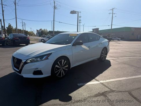 Used 2019 Nissan Altima 2.5 SR w/ SR Premium Package image 16