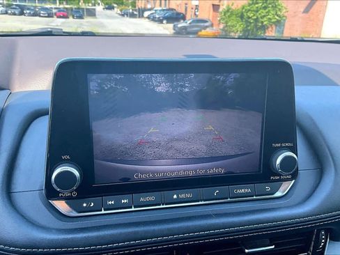 Used 2022 Nissan Rogue SV FWD image 27