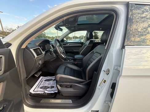 Used 2022 Volkswagen Atlas SEL Premium image 15