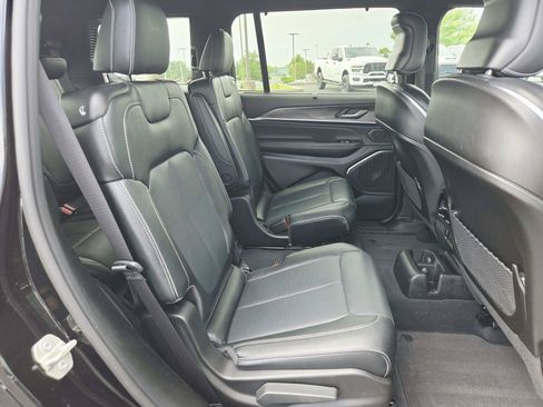 Used 2024 Jeep Grand Cherokee L Overland w/ Advanced Protech Group III AWD/4WD image 18