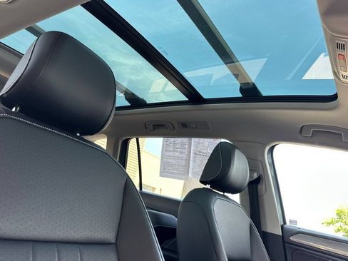 Used 2022 Volkswagen Tiguan SE AWD/4WD image 18