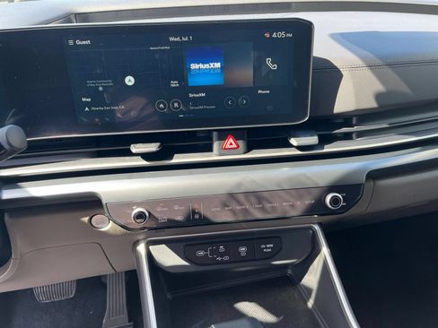 Used 2026 Kia Carnival FWD image 17