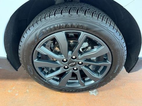 Used 2024 Chevrolet Equinox RS w/ LPO, Floor Liner Package AWD/4WD image 8
