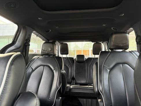 Used 2025 Chrysler Pacifica Limited FWD image 15