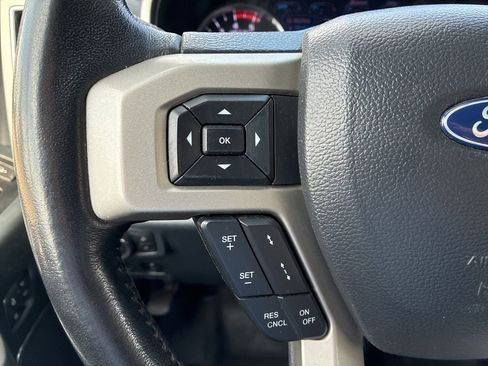 Used 2022 Ford F250 Lariat w/ Black Appearance Pkg AWD/4WD image 32