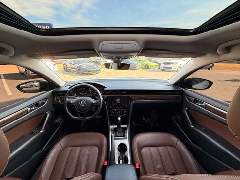 Used 2022 Volkswagen Passat 2.0T image 37