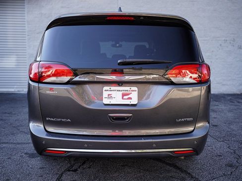 Used 2020 Chrysler Pacifica Limited image 13