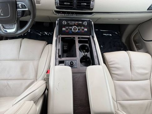 Used 2018 Lincoln Navigator Select w/ Technology Package RWD image 6
