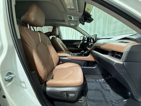 Certified 2024 Toyota Grand Highlander Platinum image 24