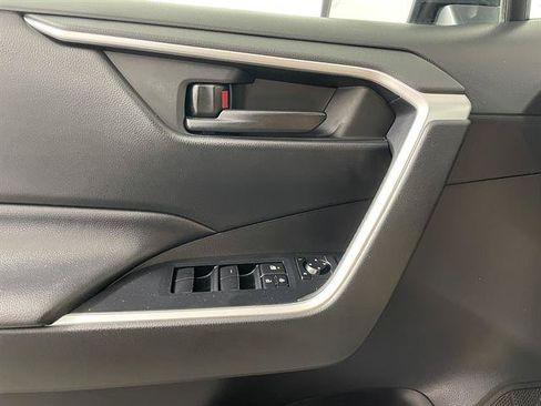 Certified 2019 Toyota RAV4 LE AWD/4WD image 18