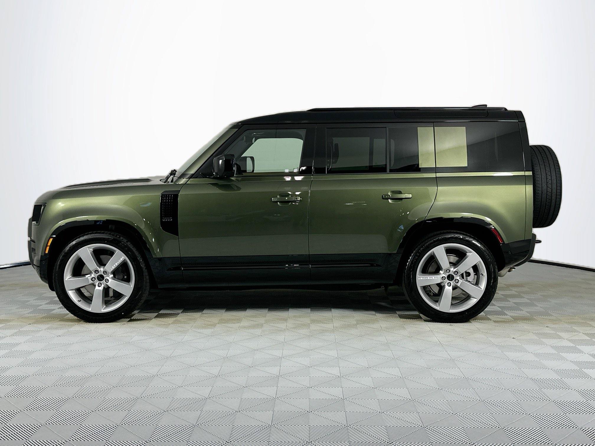 New 2026 Land Rover Defender 110 X-Dynamic SE AWD/4WD image 8