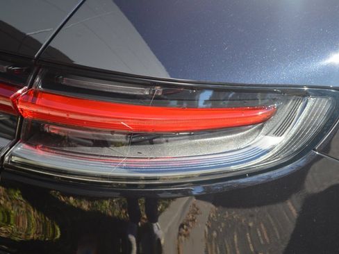 Used 2025 Porsche Macan image 12