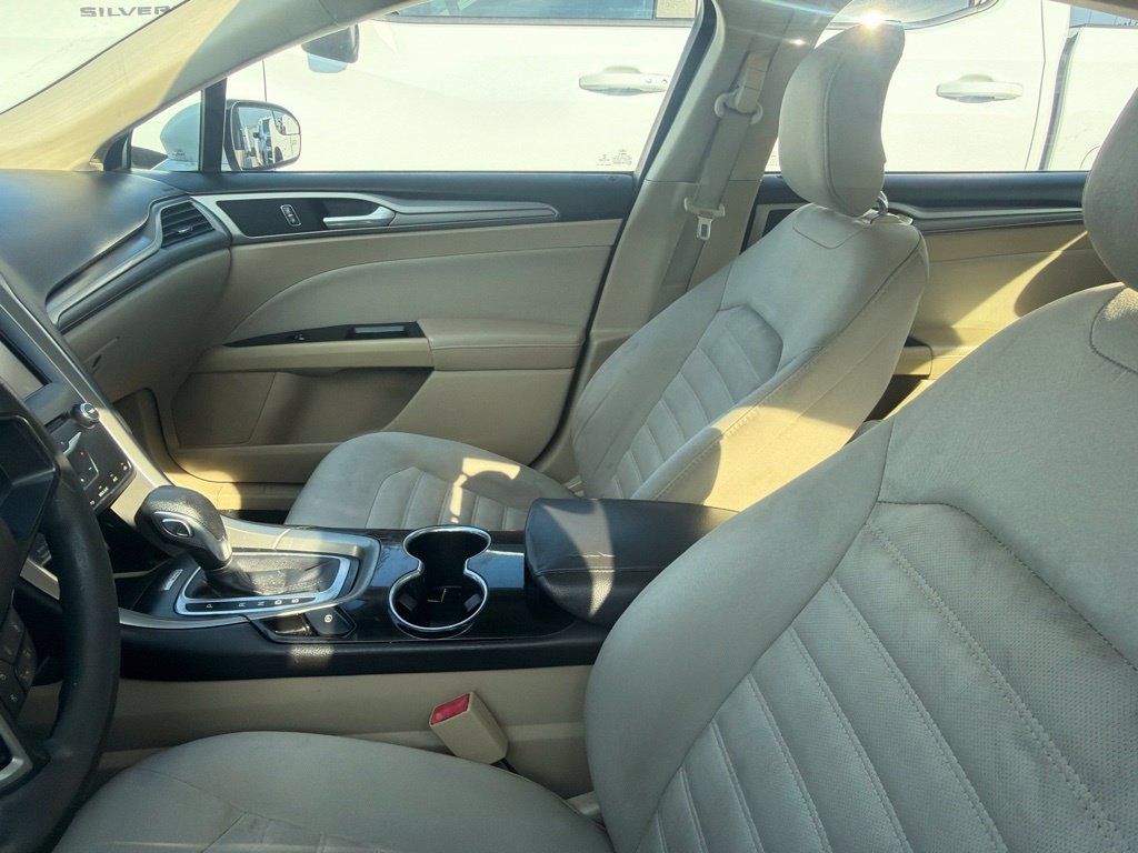 Used 2014 Ford Fusion SE FWD image 18