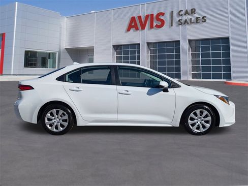 Used 2025 Toyota Corolla LE image 5