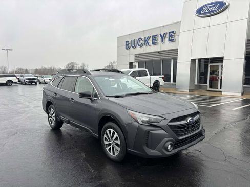 Used 2023 Subaru Outback Premium image 1