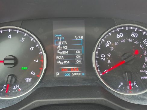 Used 2022 Toyota RAV4 XLE w/ Convenience Package FWD image 16