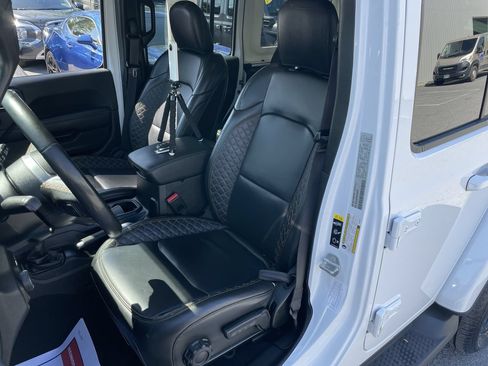 Used 2022 Jeep Wrangler Unlimited Sahara AWD/4WD image 11