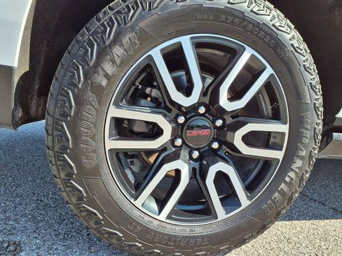 Used 2024 GMC Yukon AT4 w/ AT4 Premium Package AWD/4WD image 40