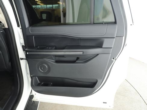 Used 2023 Ford Expedition Max XLT image 7