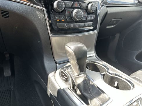 Used 2020 Jeep Grand Cherokee Overland AWD/4WD image 23