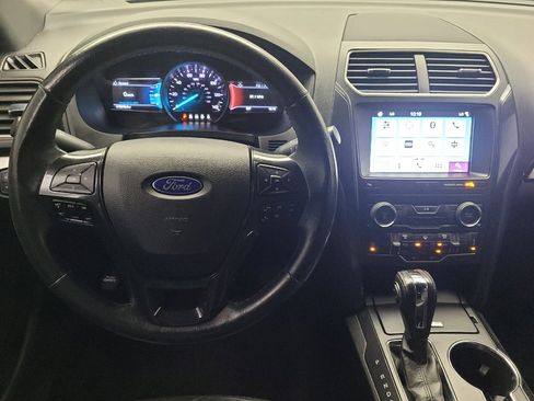 Used 2018 Ford Explorer XLT w/ Equipment Group 202A FWD image 22