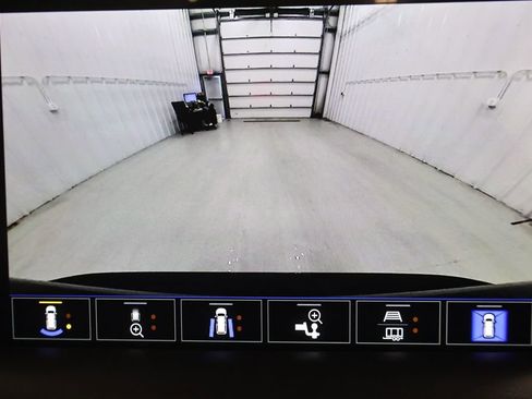 Used 2024 GMC Yukon AT4 w/ Technology Package image 34