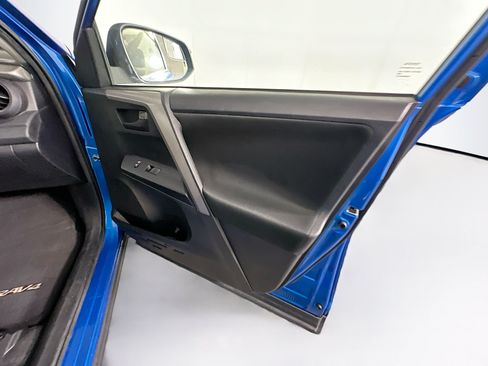 Used 2017 Toyota RAV4 LE FWD image 30