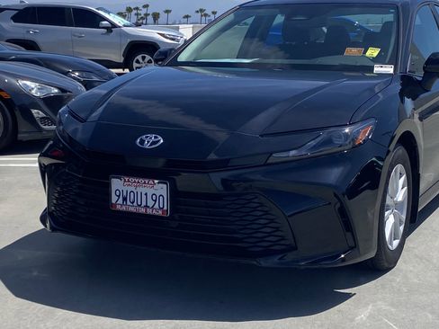 Used 2026 Toyota Camry LE w/ Convenience Package FWD image 7