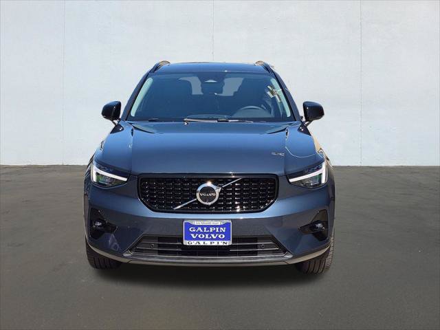 Used 2026 Volvo XC40 B5 Plus AWD/4WD image 2