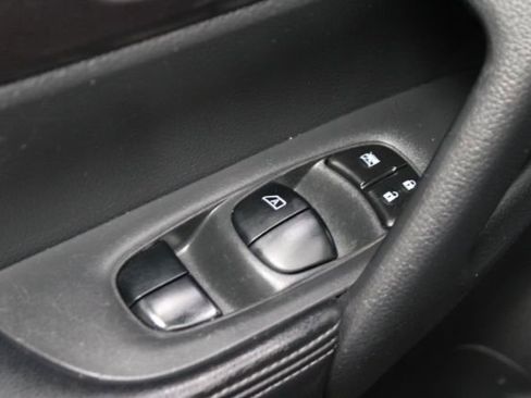 Used 2016 Nissan Rogue S image 8