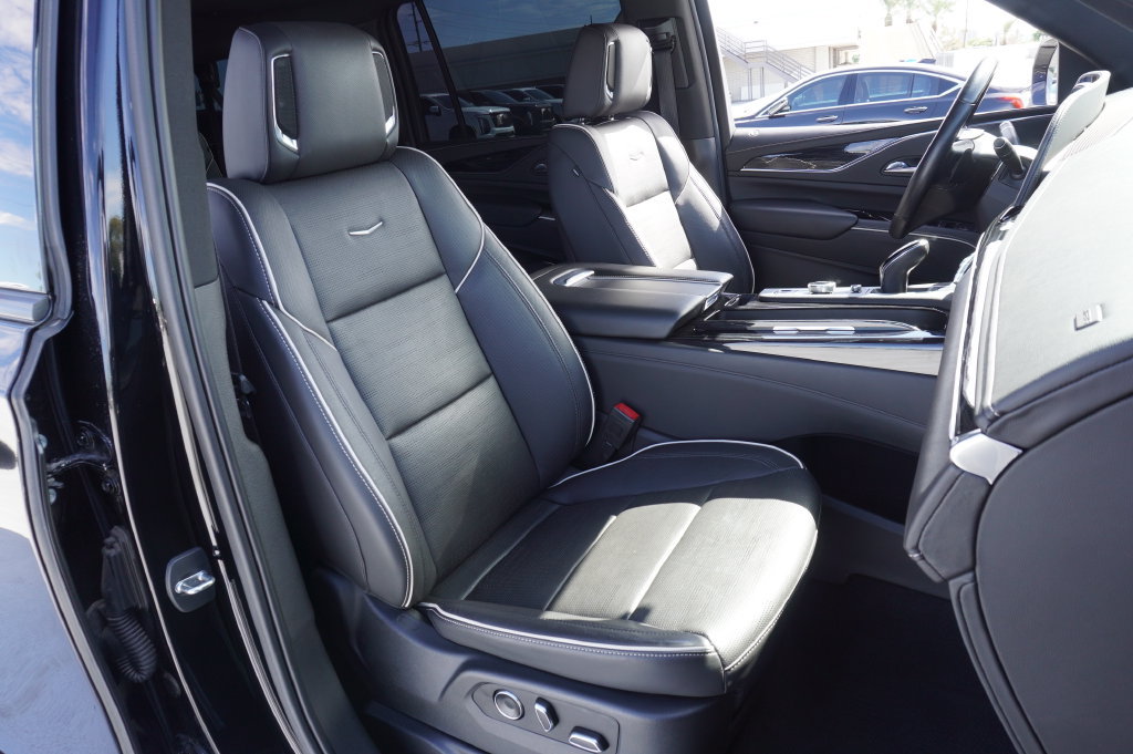 Used 2021 Cadillac Escalade ESV Sport w/ LPO, ONYX Package AWD/4WD image 13